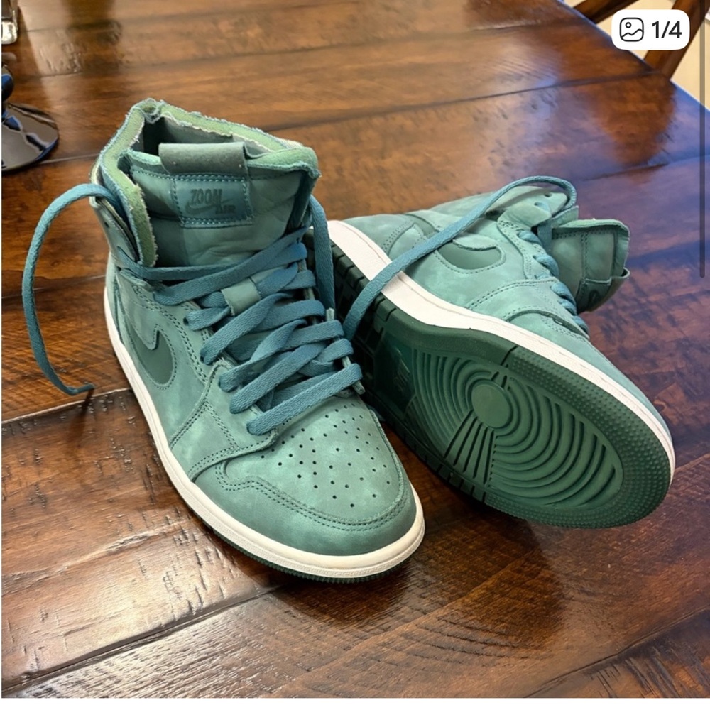 Nike Women's Sneakers - Emerald Green 6.5